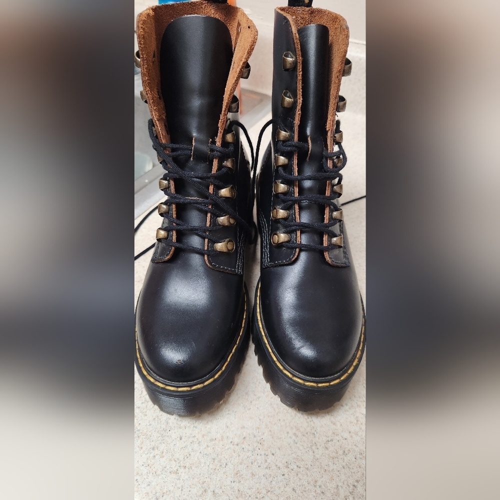 Doc Marten Womens Shoes